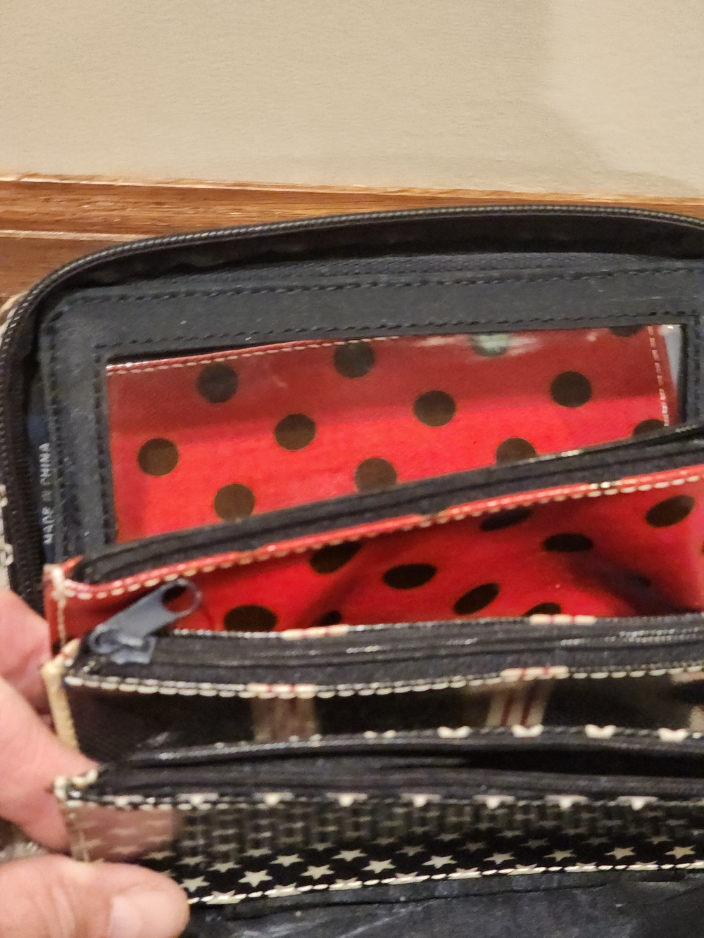 Tommy Hilfiger Black Travel Wallet/ Pouch with Logo Patch - Picture 4 of 5